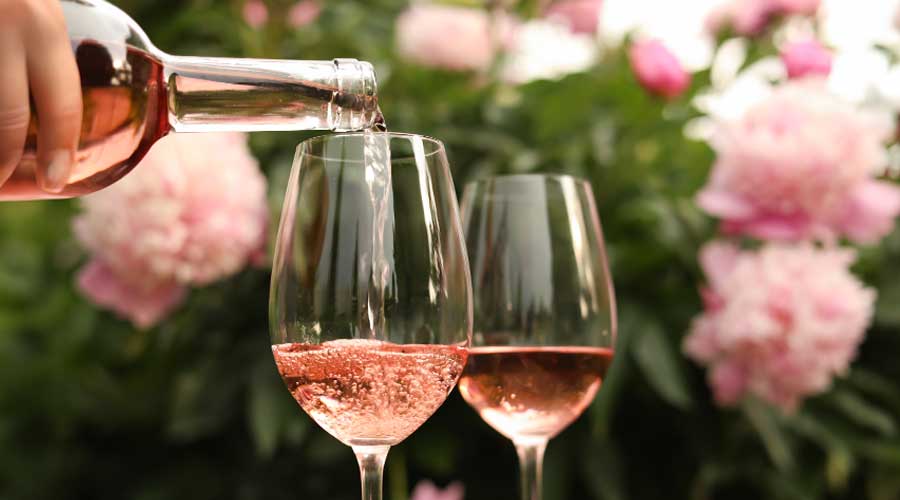 Vang hồng (Rose Wine) cũng là loại rượu vang phổ biến