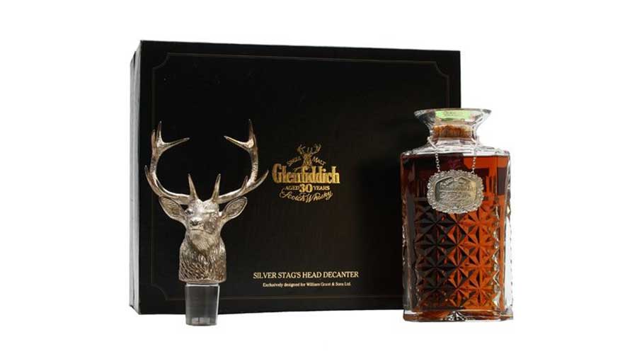 Rượu Glenfiddich 30 năm có màu hổ phách, hương vị êm dịu